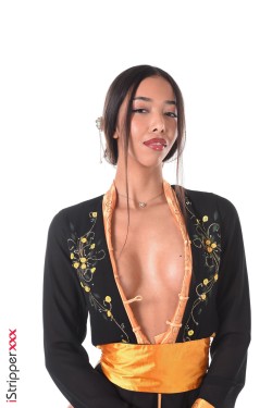 Lia Lin - Show Me Your Sword - 4